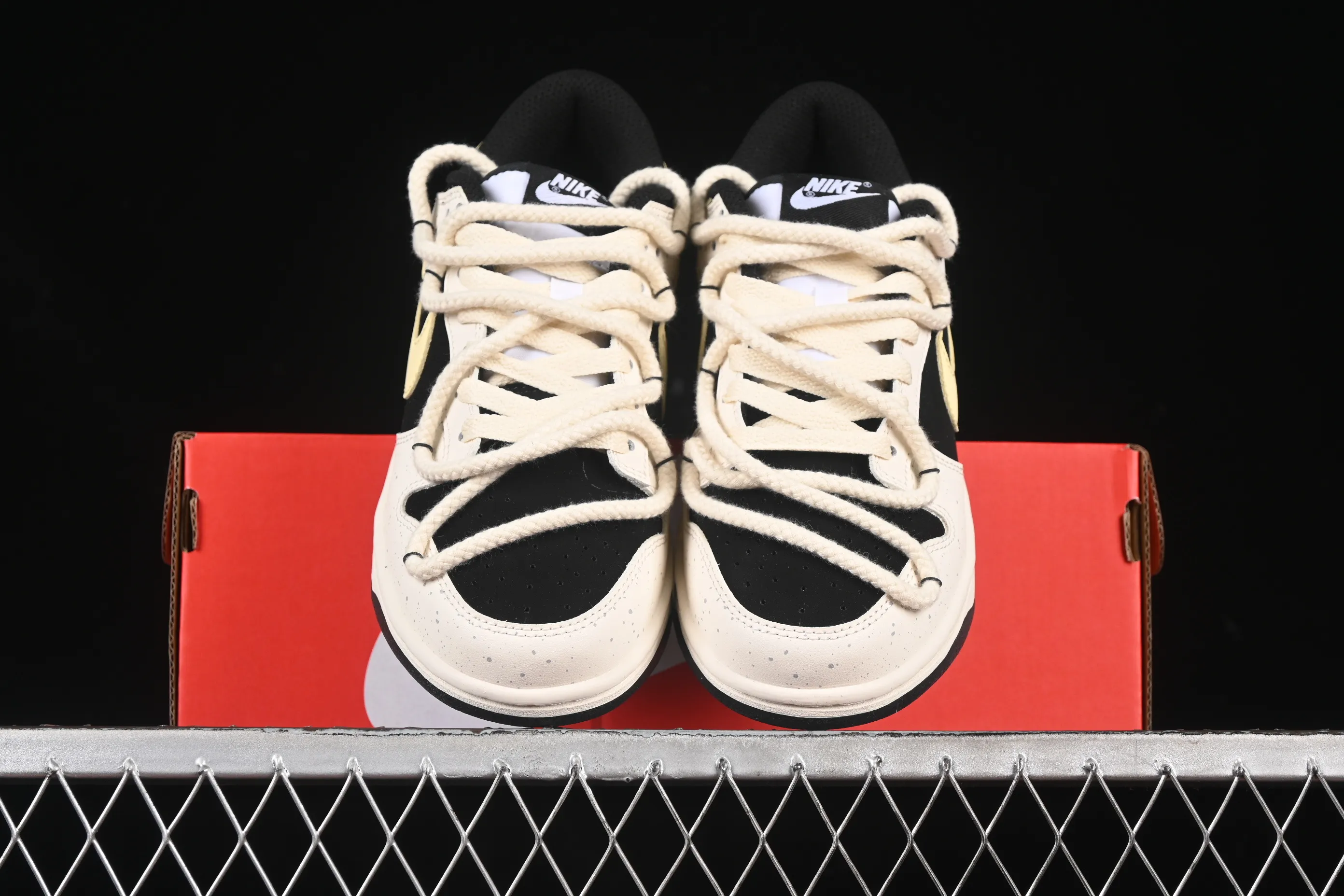 All Categories Nk SB Dunk Series Nk SB Dunk Low Low-top sneakers Nike Dunk Low "Tms Cny" Red Panda Cheese Dopamine Splashed old low-top casual sneakers DD1391-100